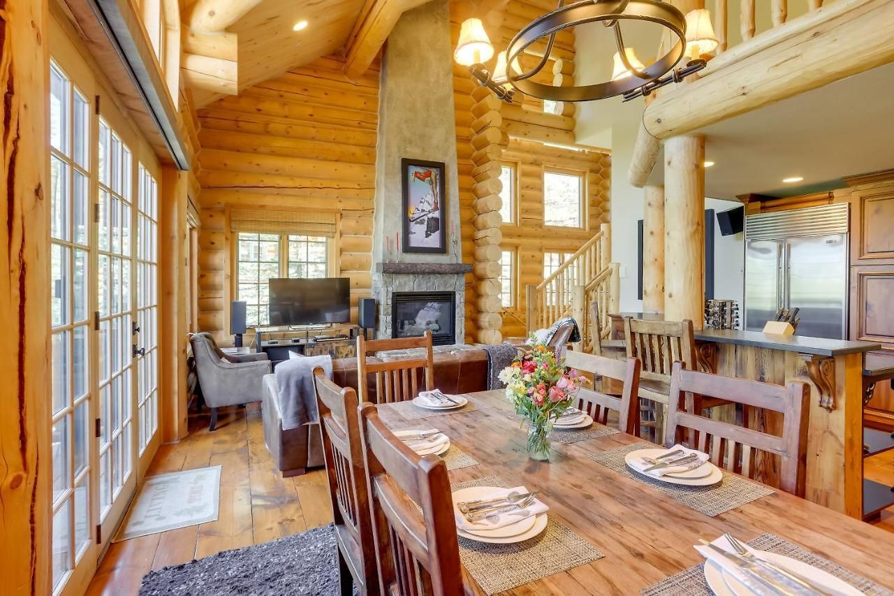 Ski-in/ski-out Mountain Village W/ Hot Tub! Holiday home *
