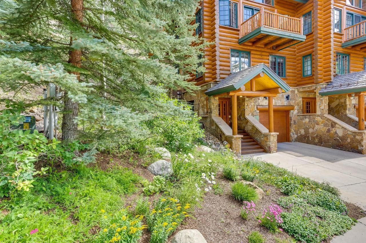 Ski-in/ski-out Mountain Village W/ Hot Tub! *