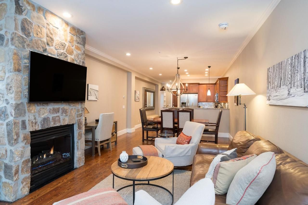 River Club 207 Apartment
