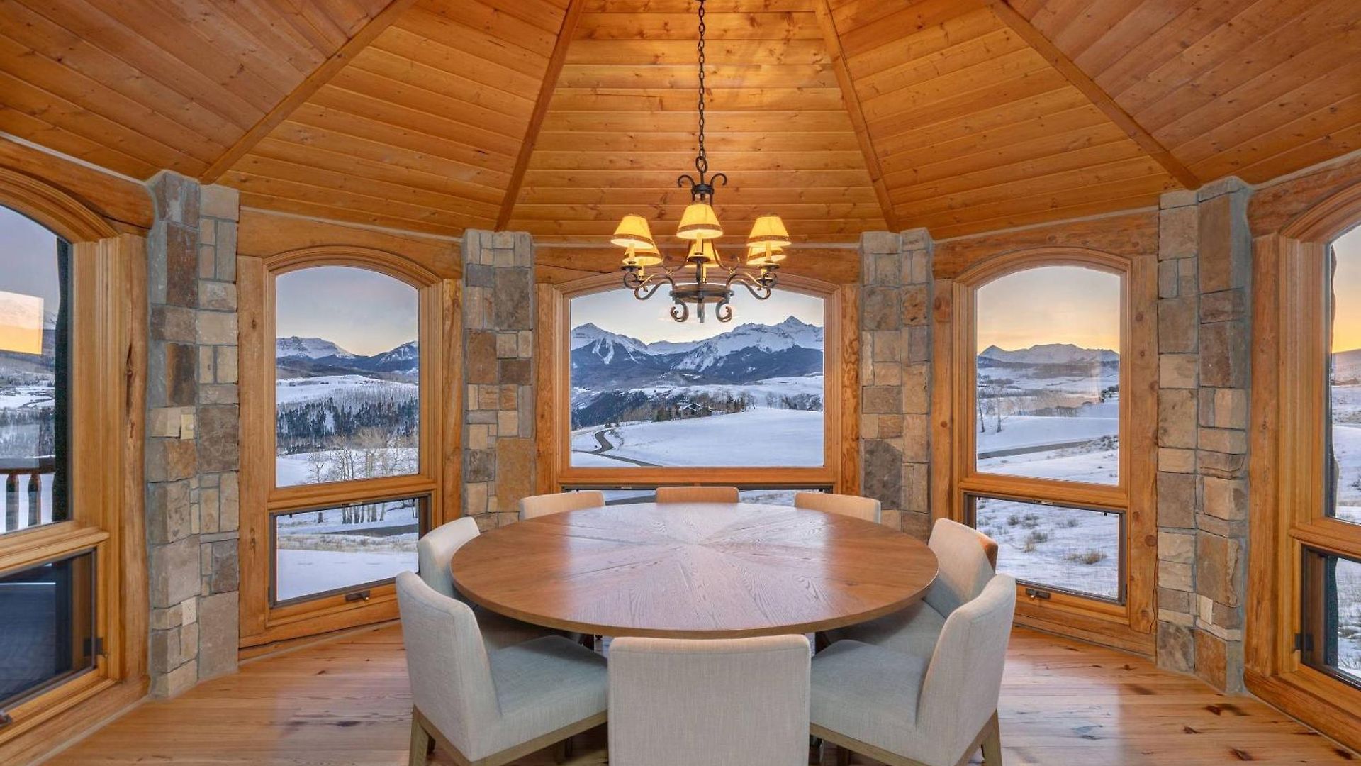 Miguel Road 100 ~ Elk View Holiday home *