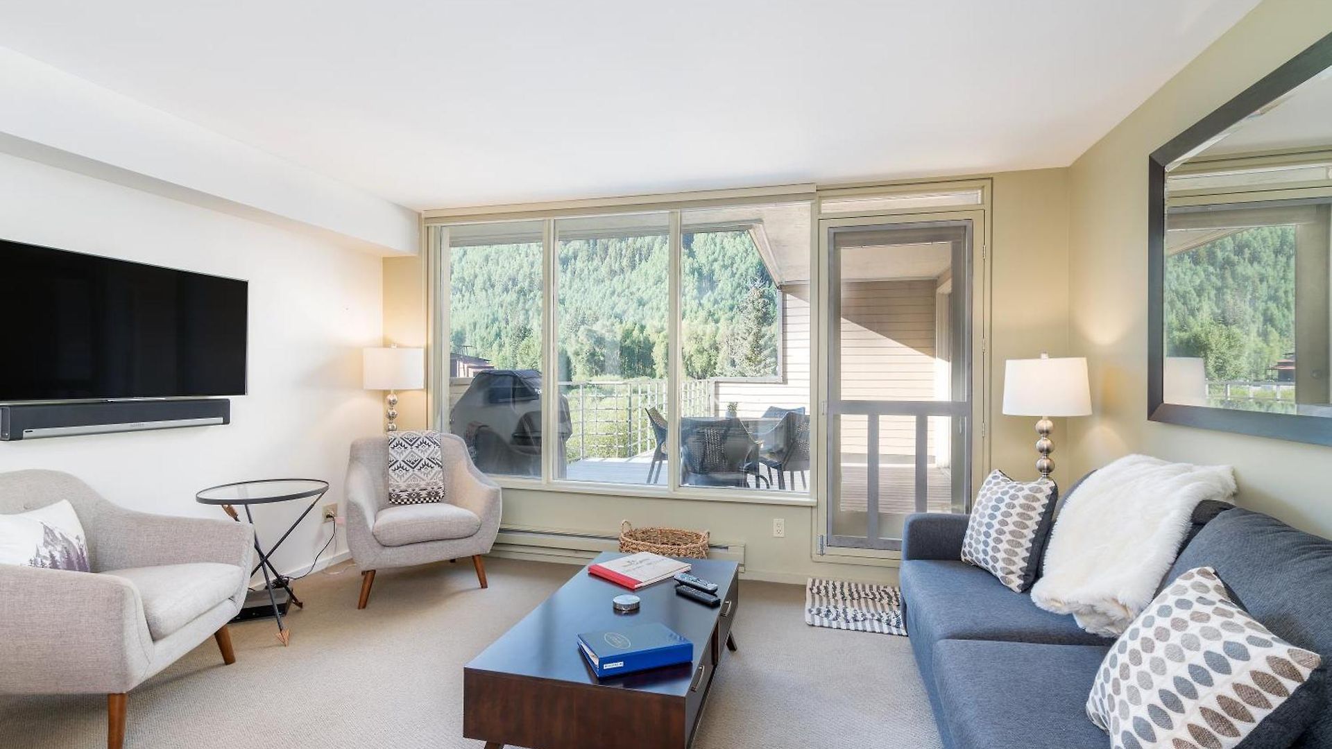 Deluxe Unit With Unbeatable Deck Views *