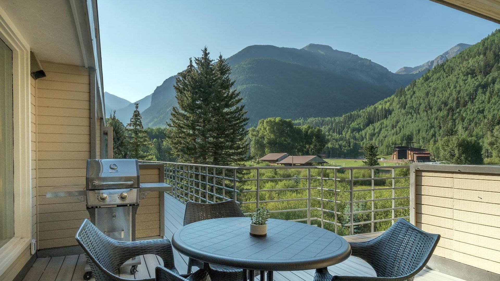 Deluxe Unit With Unbeatable Deck Views Holiday home Telluride