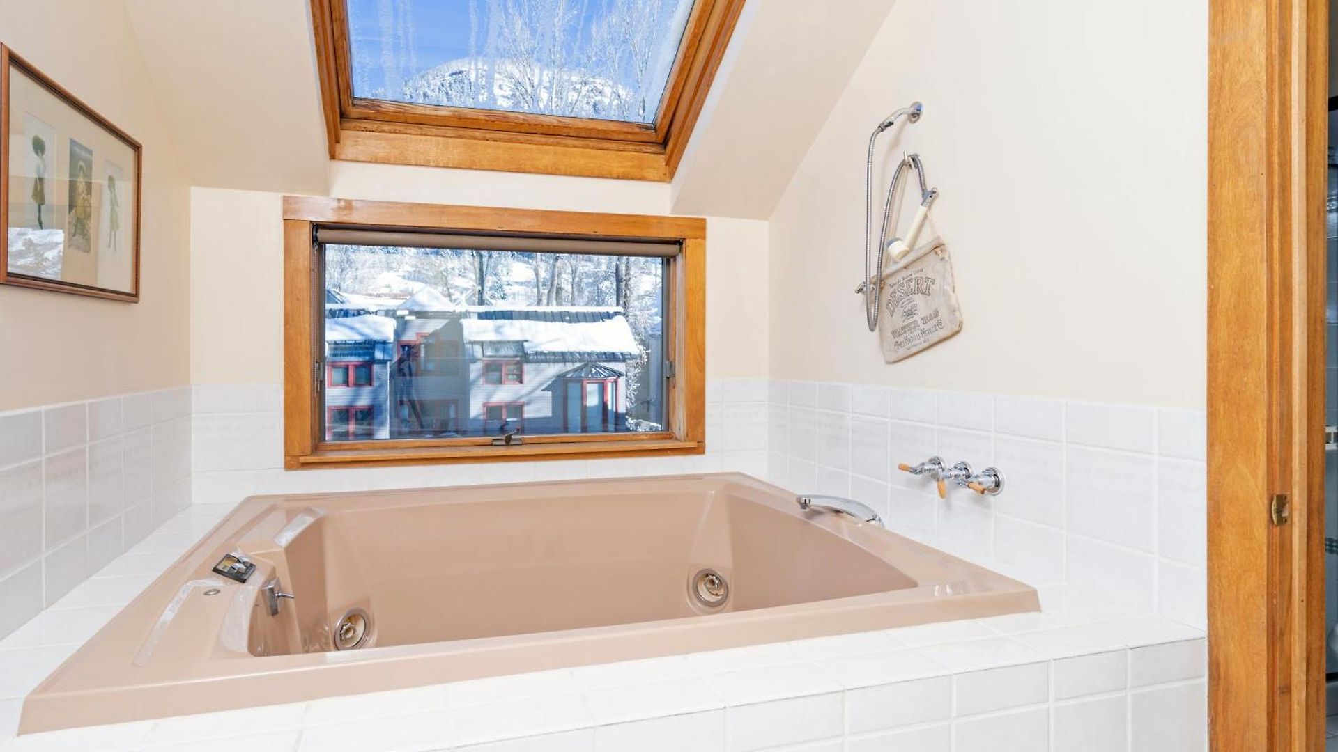 Holiday home Three Bedroom Boasts Great Views Of The Area!