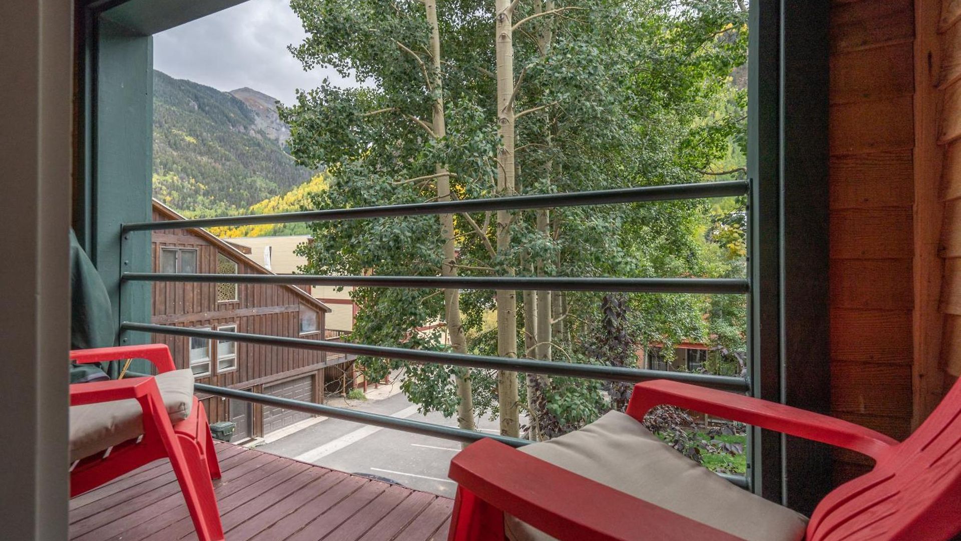 Cozy Two Bedroom In The Middle Of It All! Holiday home *
