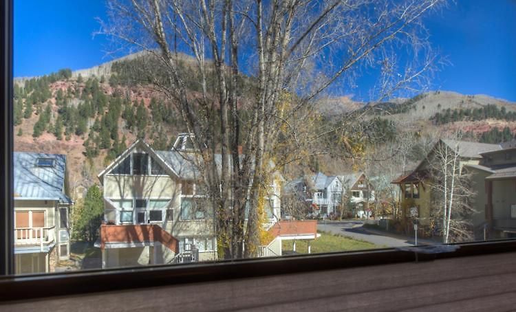South Facing Close To Access, Groceries, Shops And Restaurants *