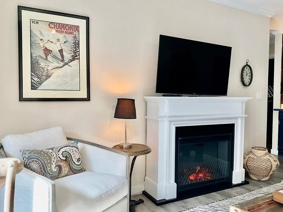 Designer Unit -center Of Town Of Telluride, Steps To Gondola And Town Park *