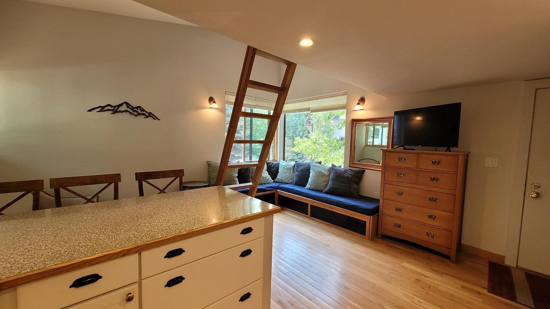 Quiet Lofted At Tomboy Holiday home