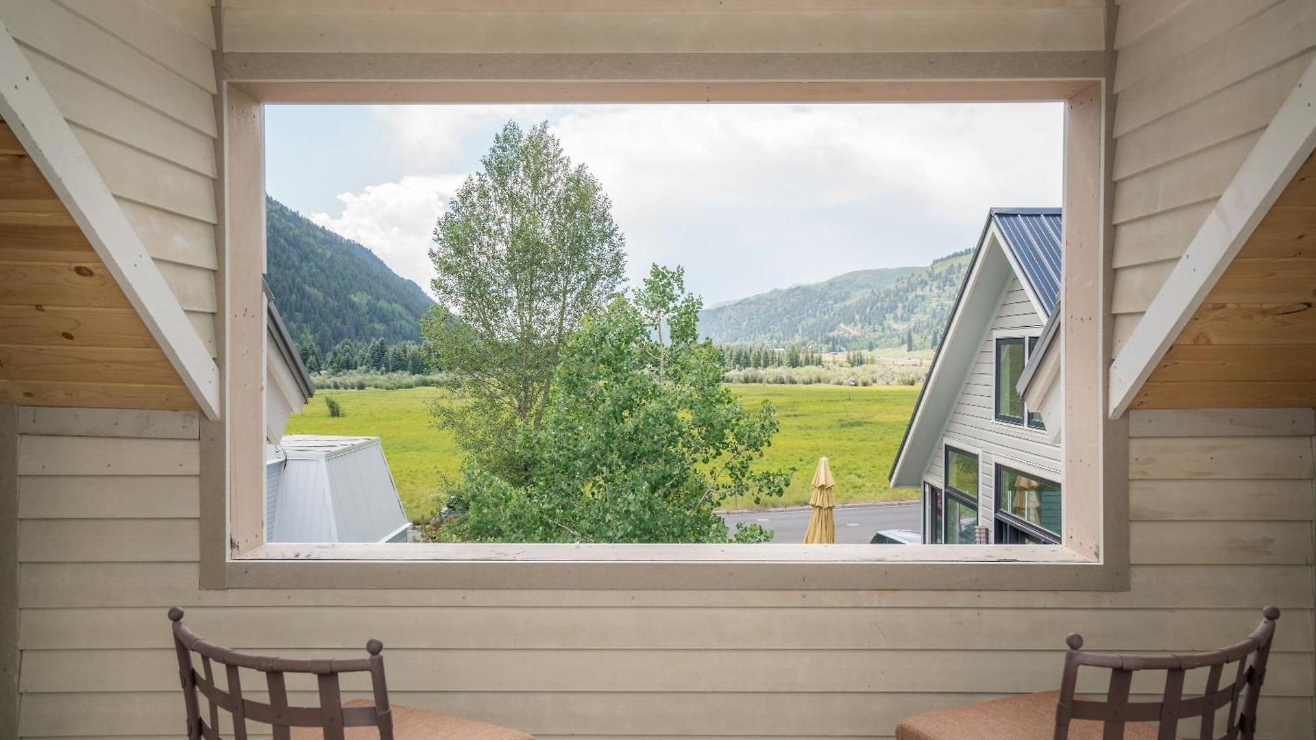 Will Brand New Mountain Contemporary Holiday home