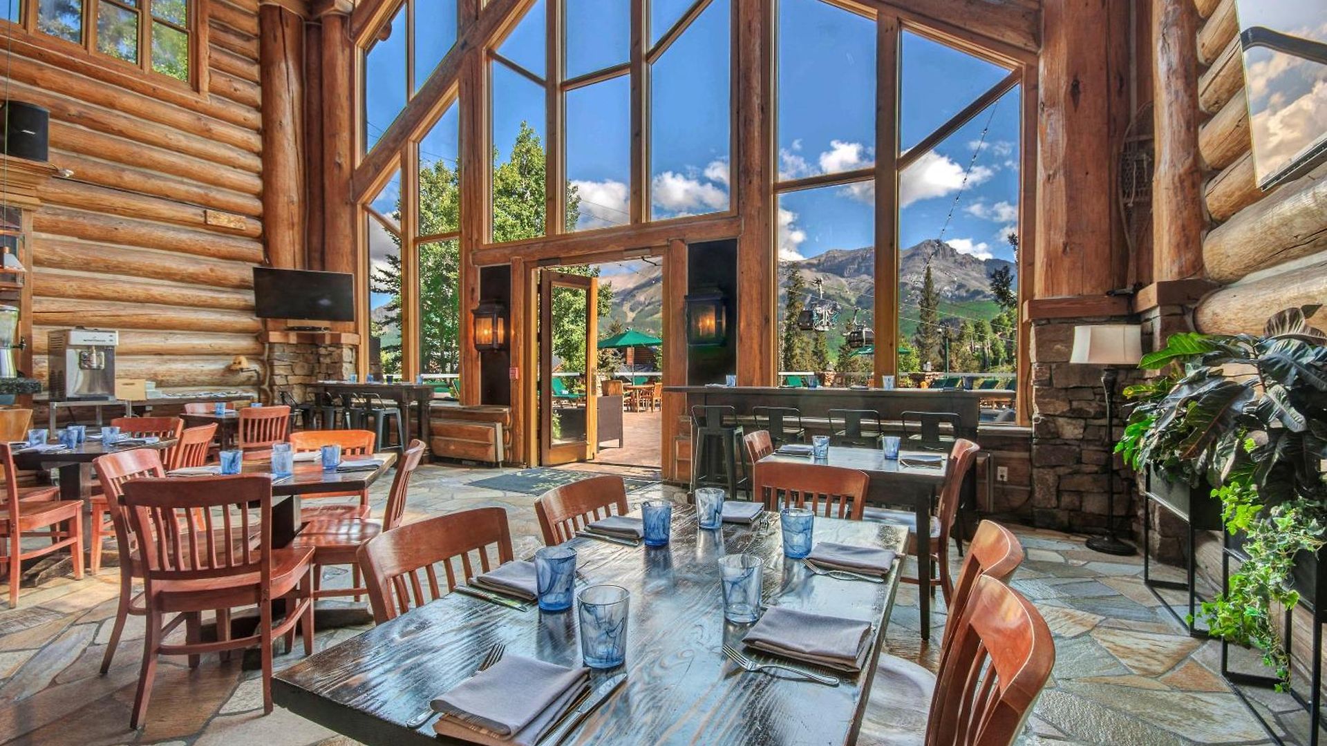 Mountain Lodge *