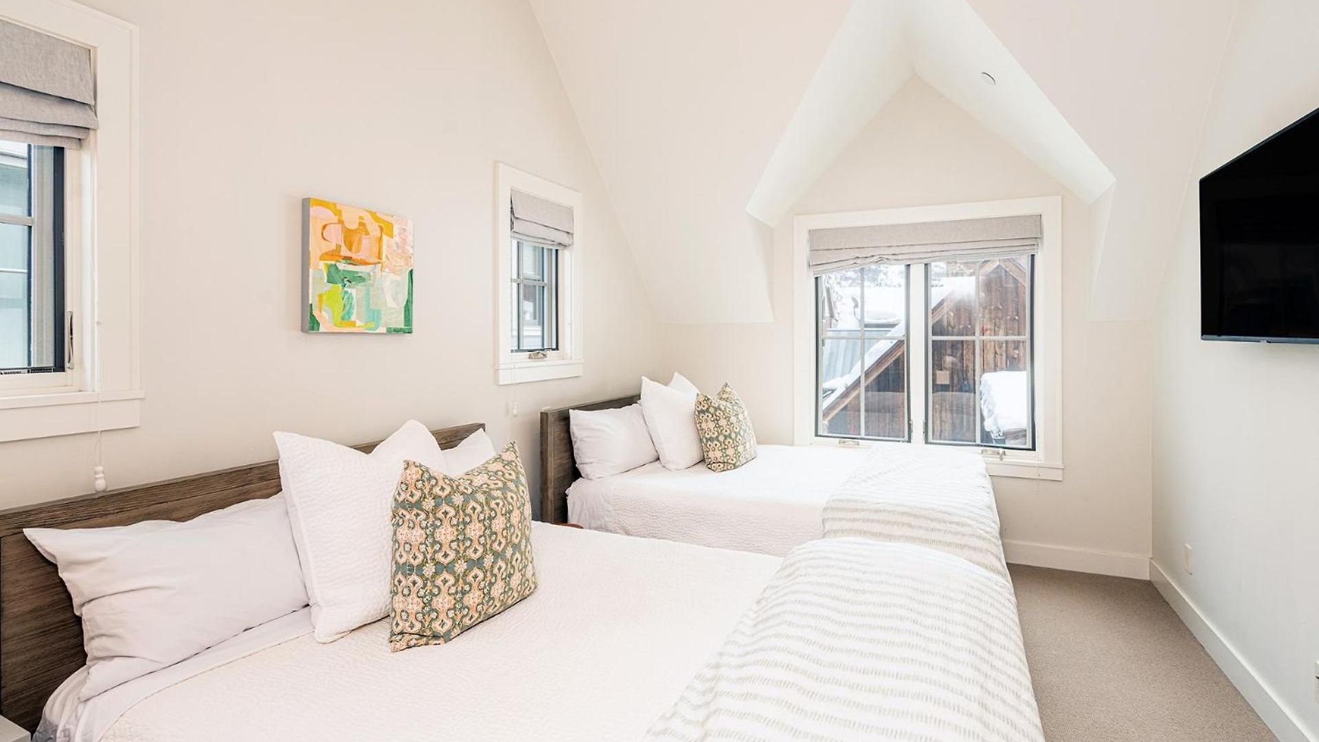 330 W Pacific B Townhouse