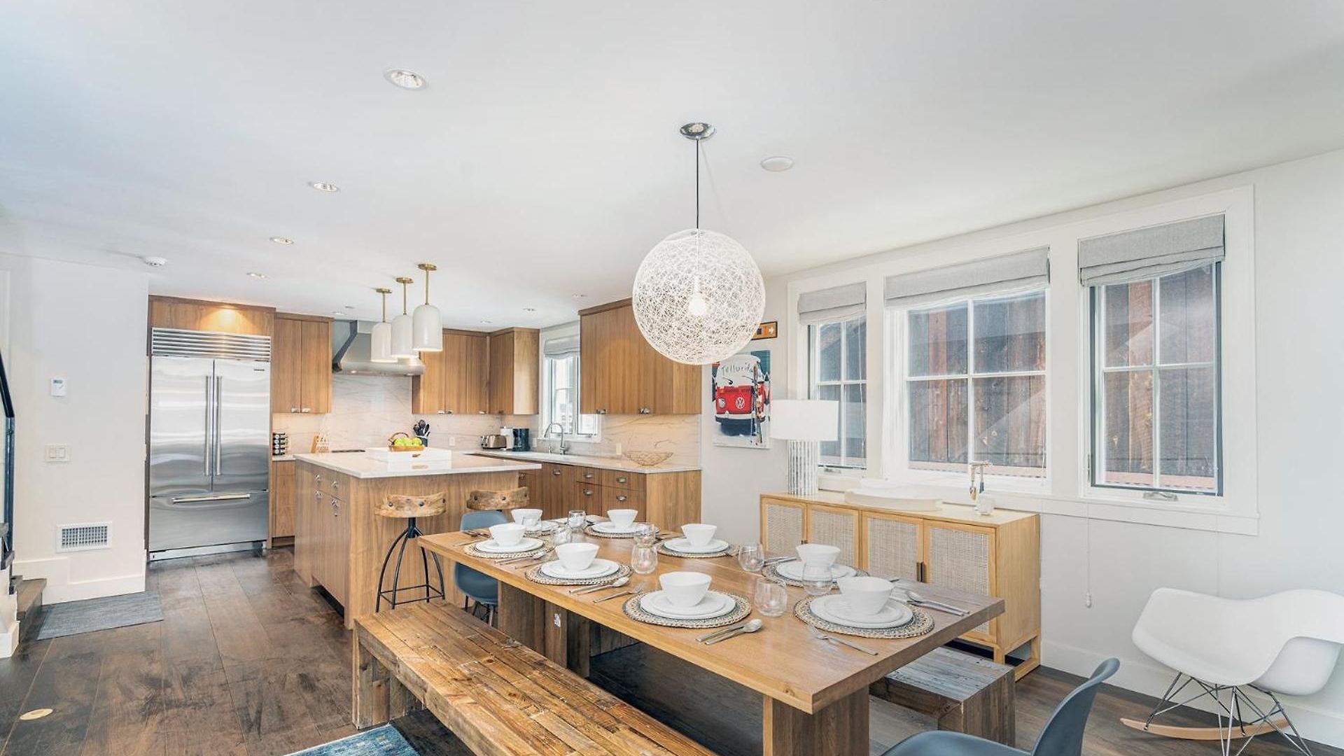 330 W Pacific B Townhouse