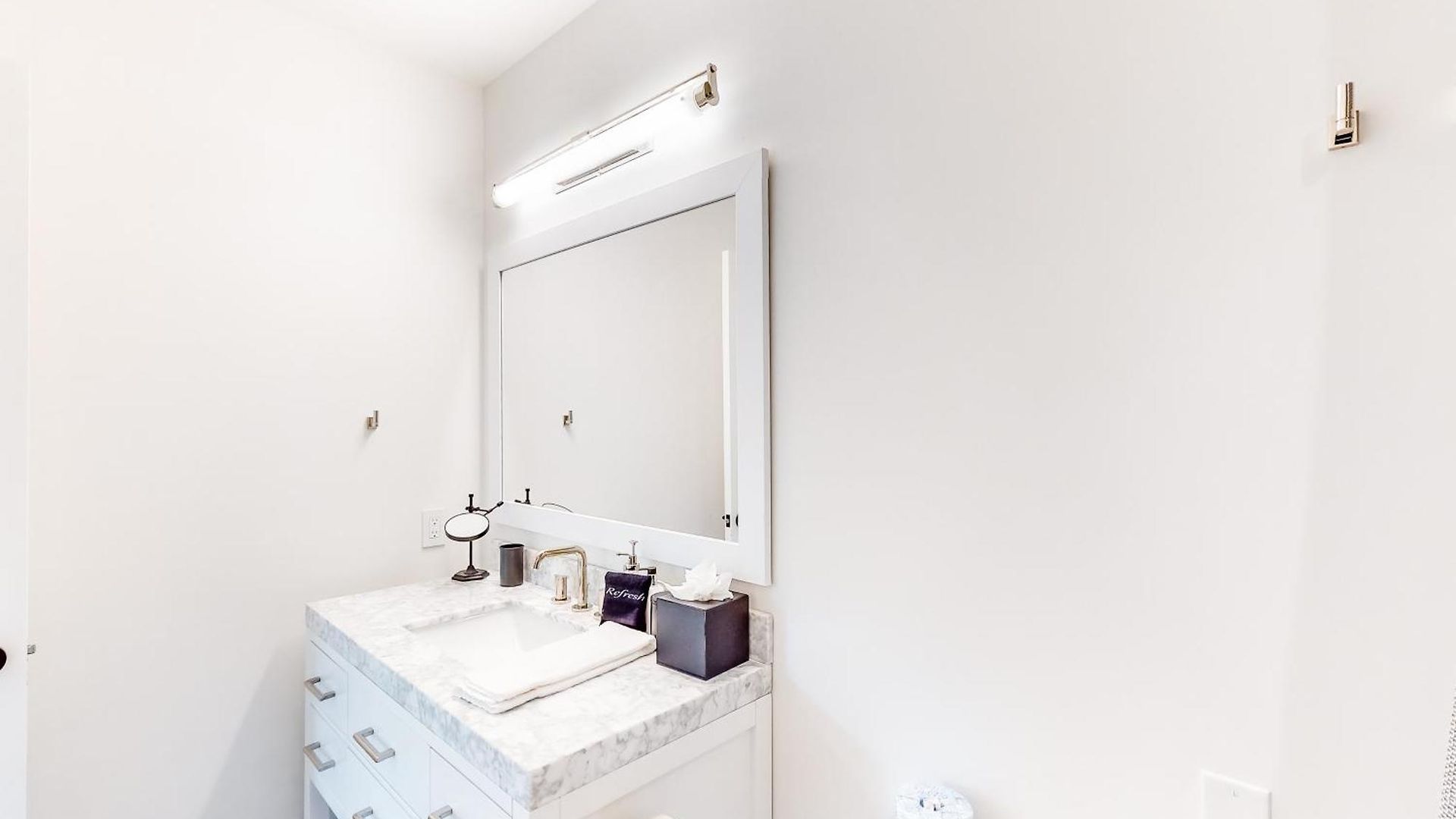 Ballard South Apartment *