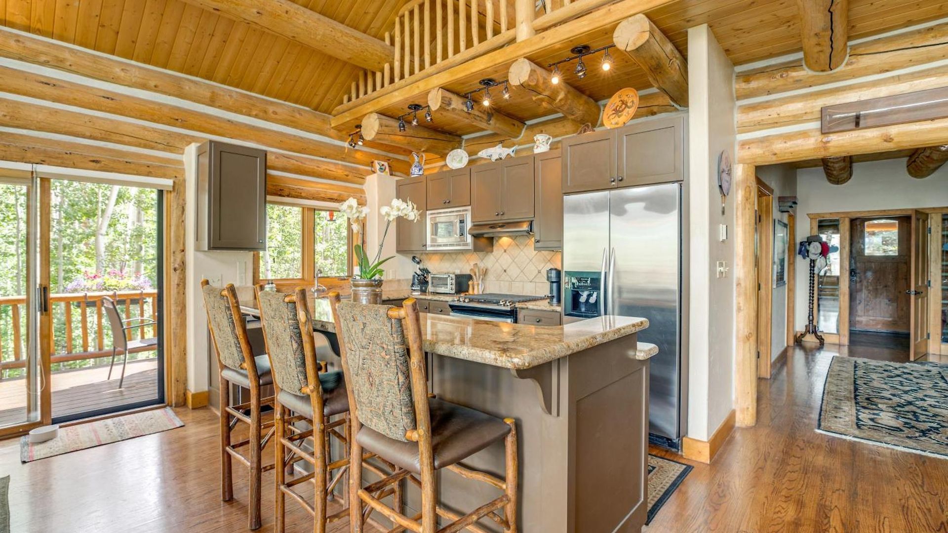 Ski-in/ski-out W/ Deck & Hot Tub! * Telluride