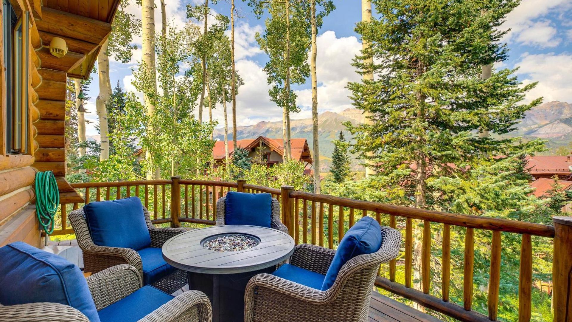Ski-in/ski-out W/ Deck & Hot Tub!