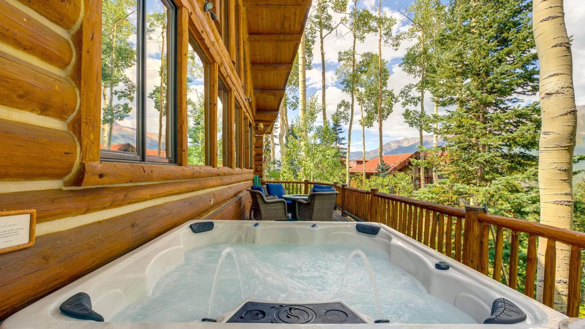 Ski-in/ski-out W/ Deck & Hot Tub! *
