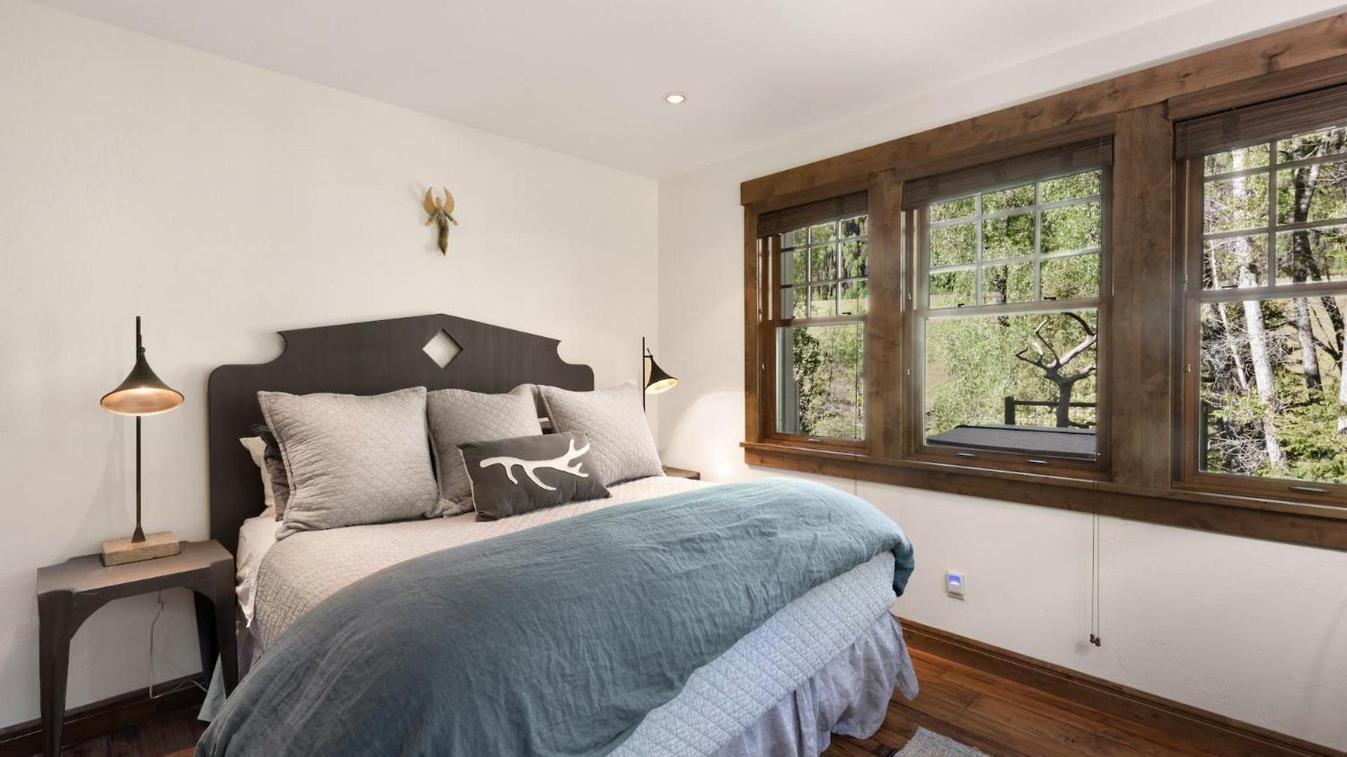 Riverside House With Mountain Views Holiday home