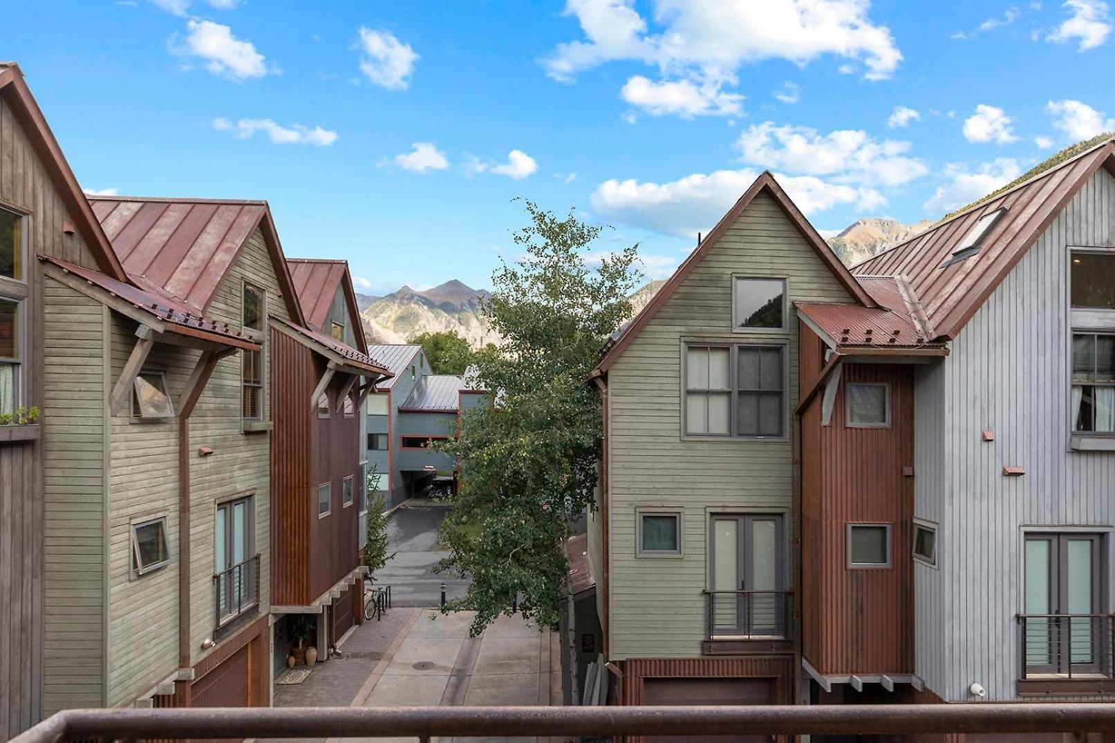 3br 3 1 2ba Center Of Everything New Listing On Our New