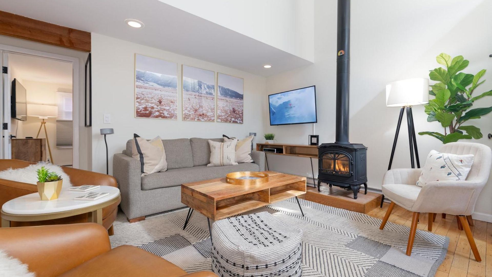 Family Friendly Mainstreet Townhome Apartment