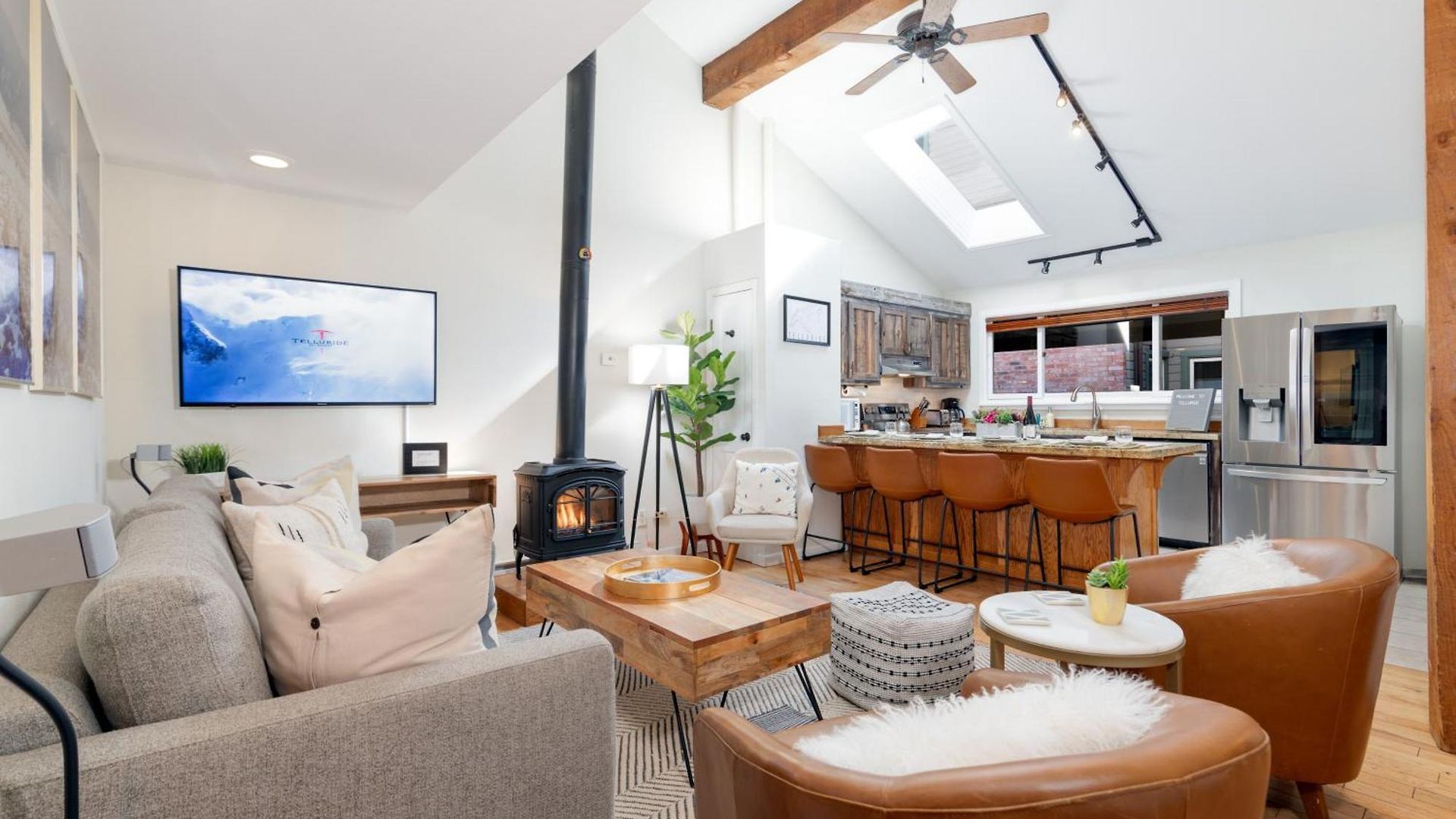 Family Friendly Mainstreet Townhome *