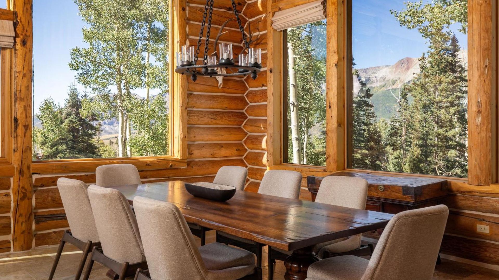 Villa Bear - Modern Log At Easy Ski-in-out Location *