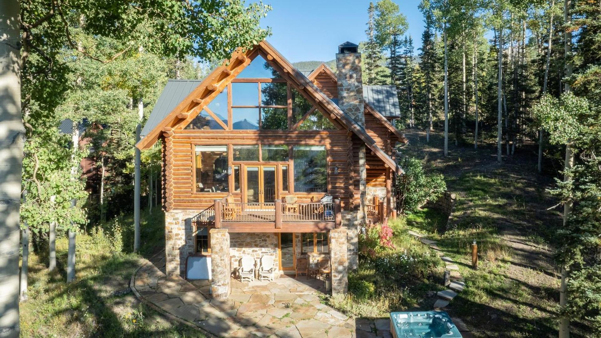 Bear - Modern Log At Easy Ski-in-out Location Villa