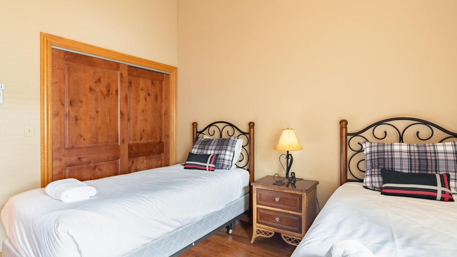 Cimarron 35 By Avantstay Ski-inski-out In Complex W Two Hot Tubs * Telluride