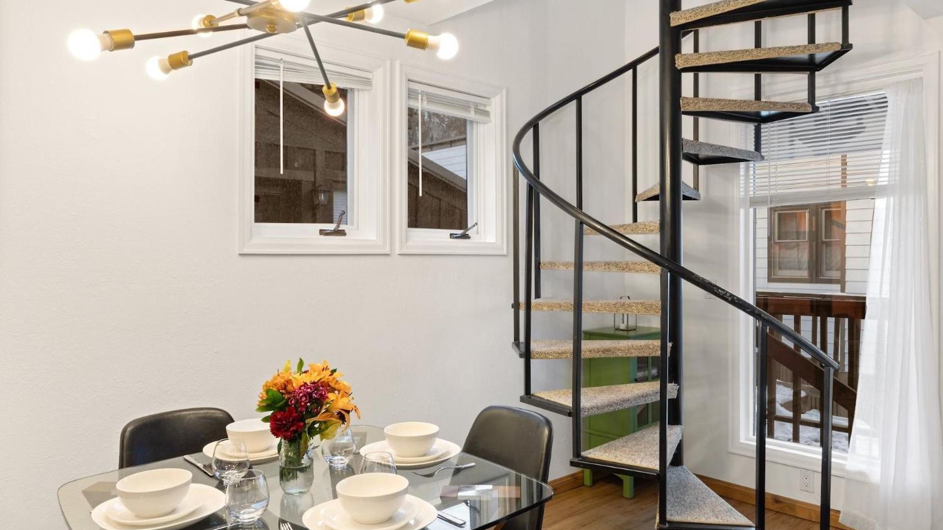 Apartment Comfort, Style, Short Walk To Town Park & Gondola