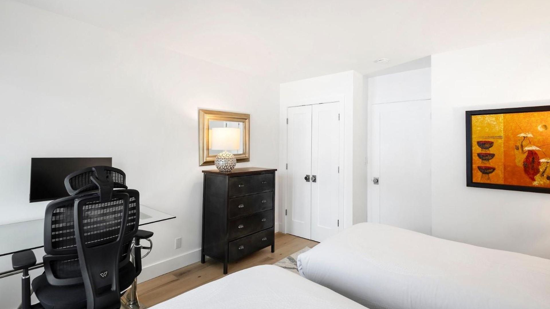 Sunny Condo, Box Canyon Views, Pool & Hot Tub