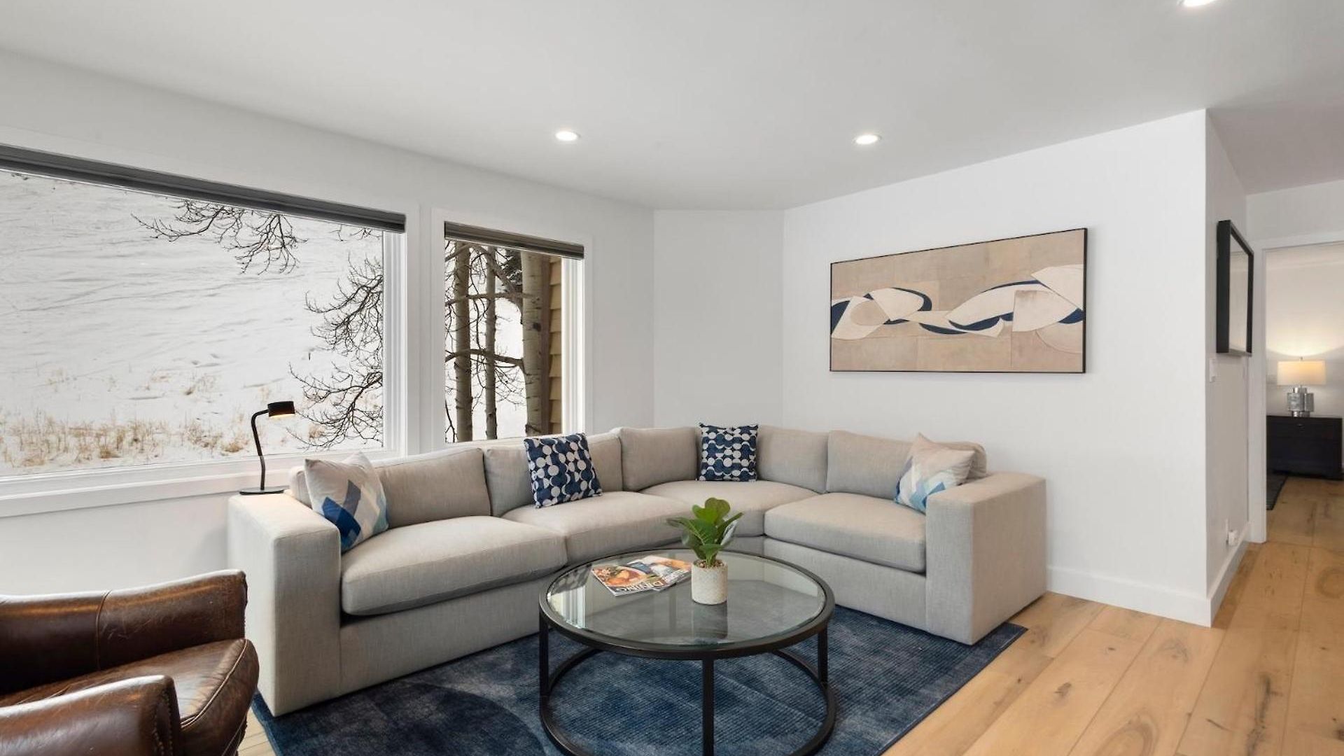 Sunny Condo, Box Canyon Views, Pool & Hot Tub Apartment Telluride