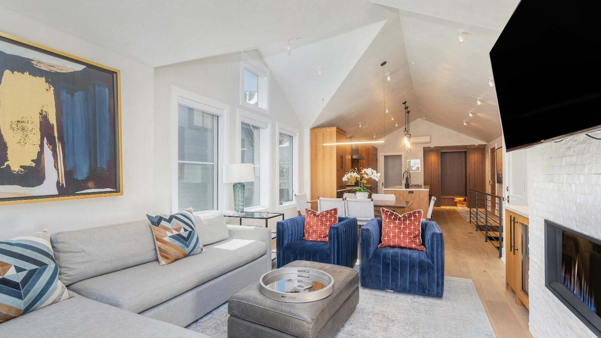 Upscale Near Lift And Town With Mountain Views Holiday home