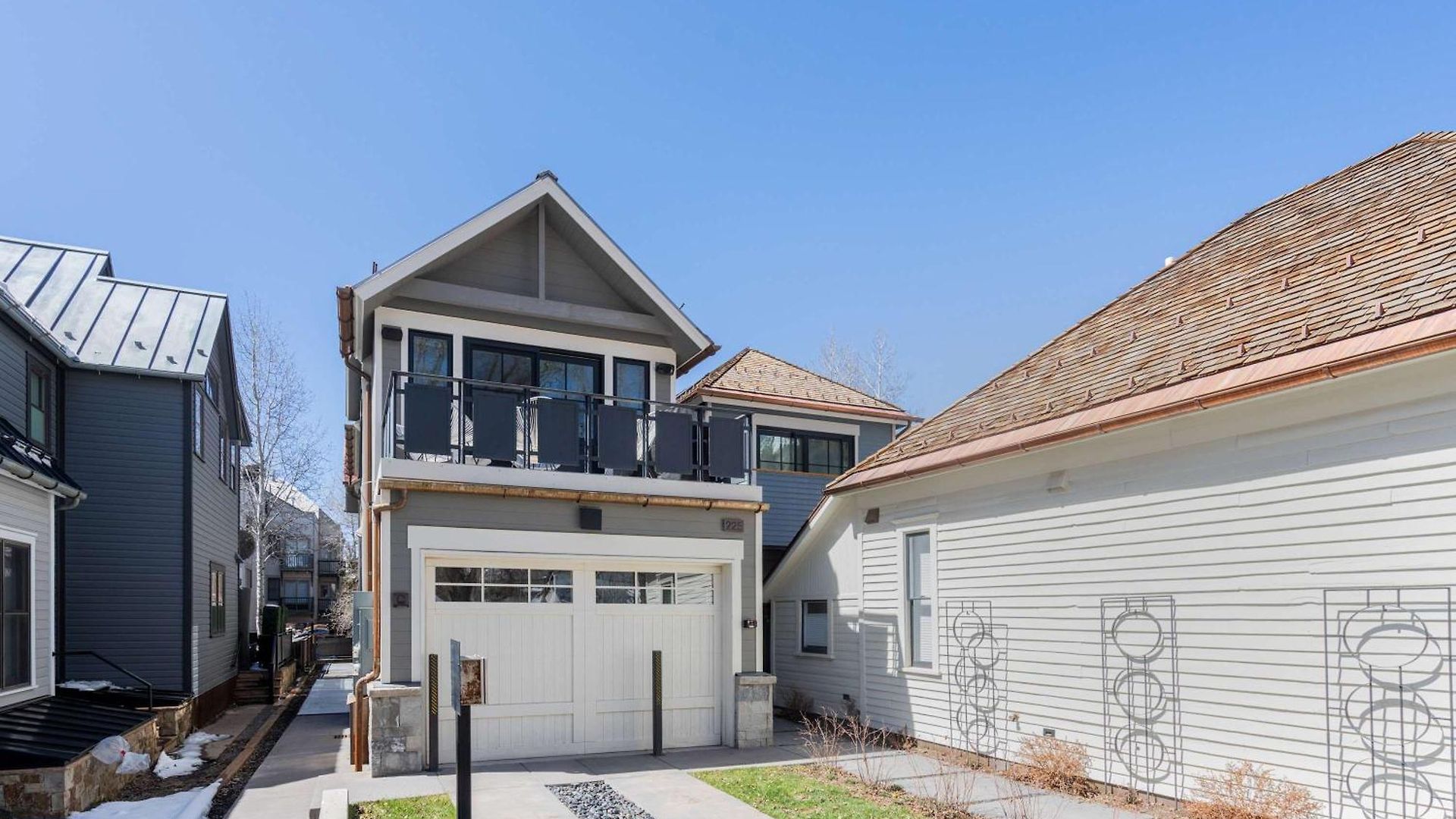 Upscale Near Lift And Town With Mountain Views Holiday home