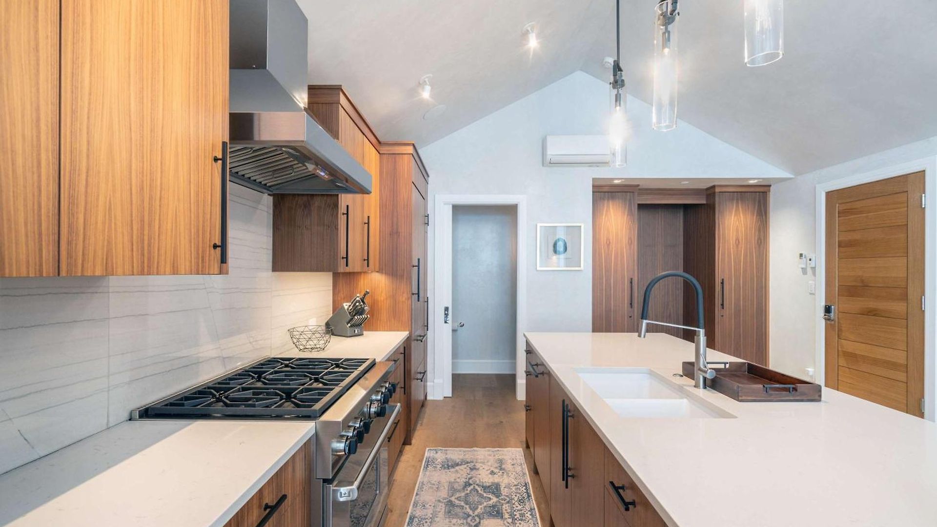 Upscale Near Lift And Town With Mountain Views Telluride