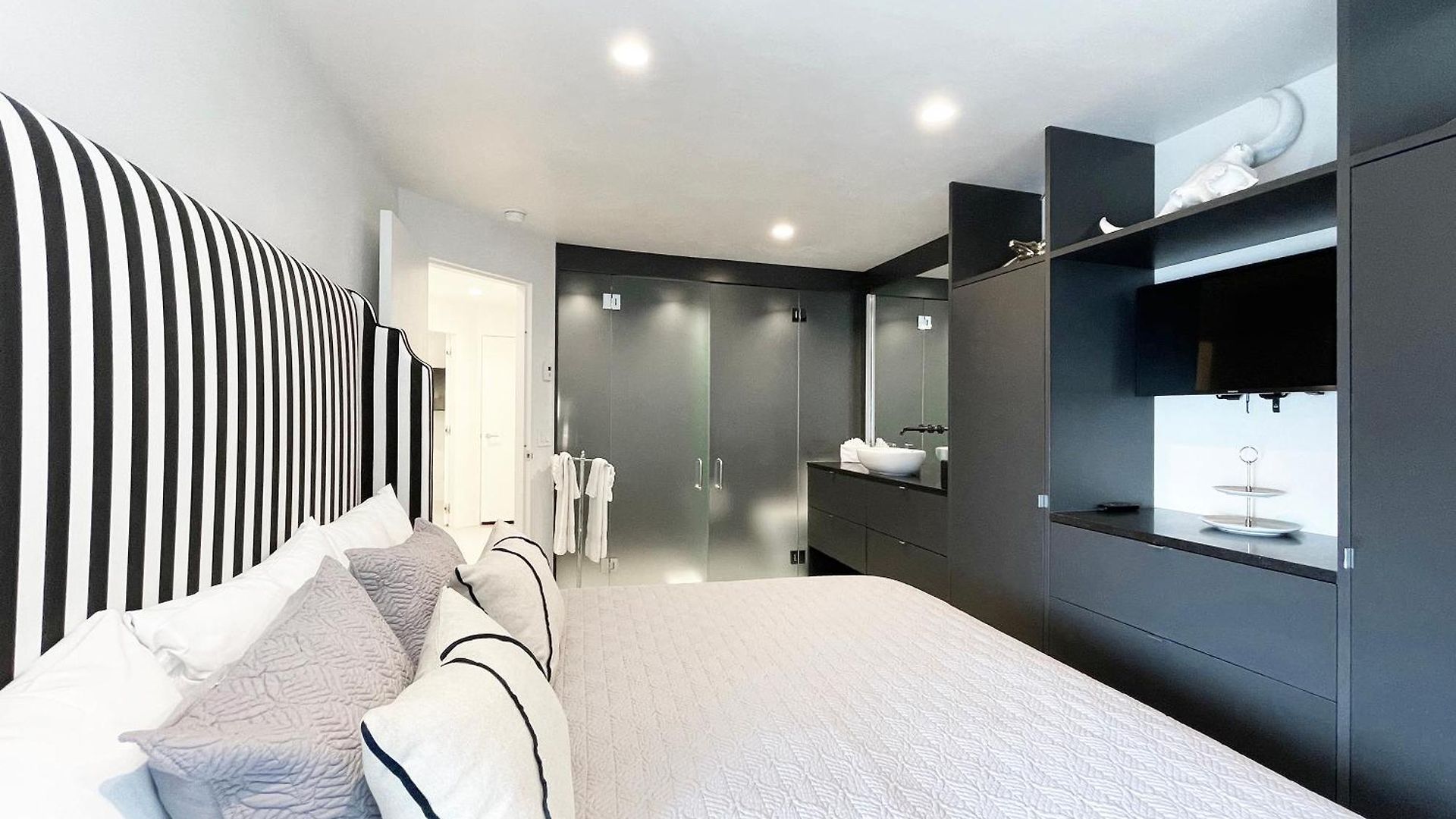 Downtown Modern Creekside Apartment Telluride
