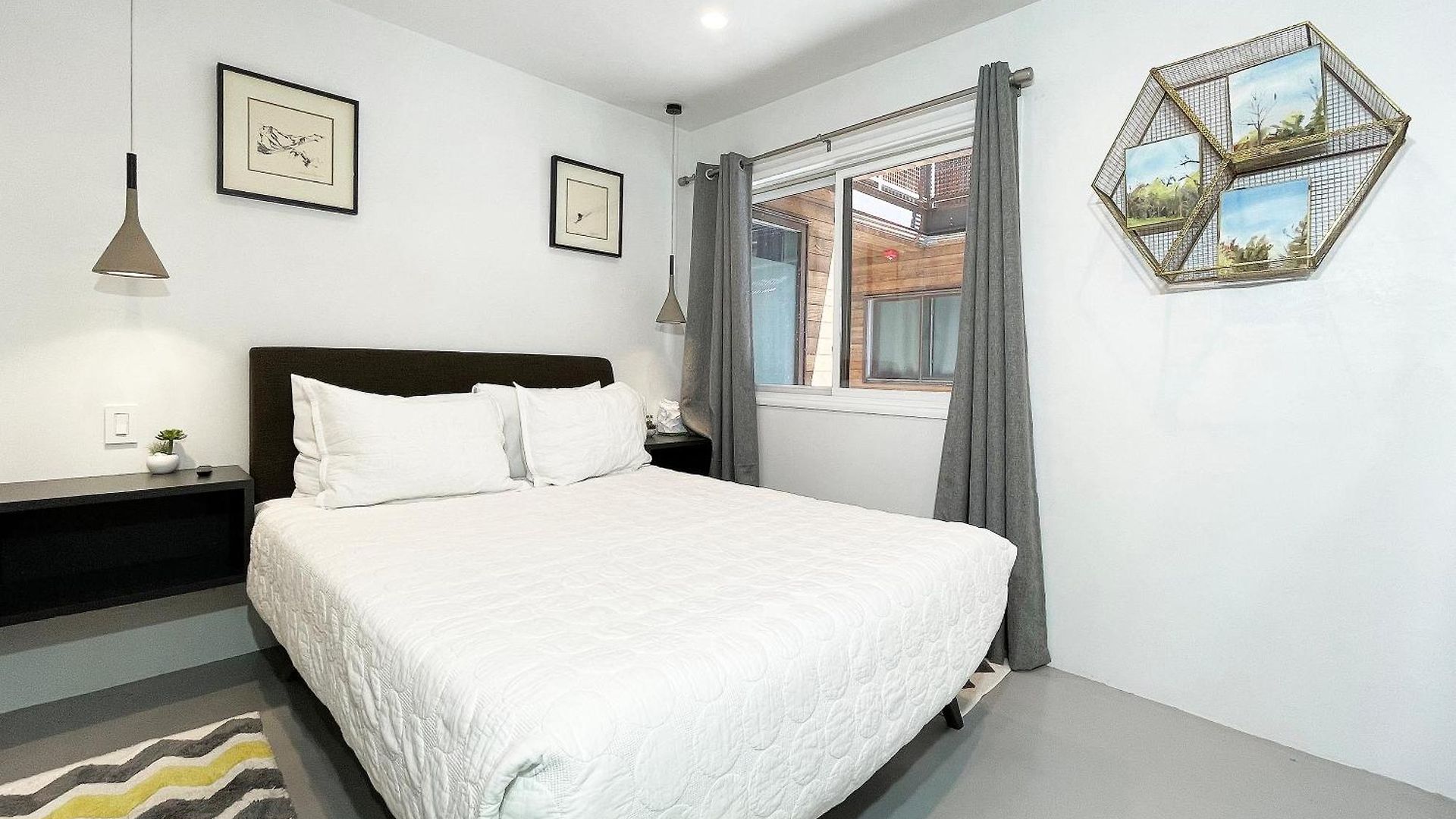 Downtown Modern Creekside Apartment *