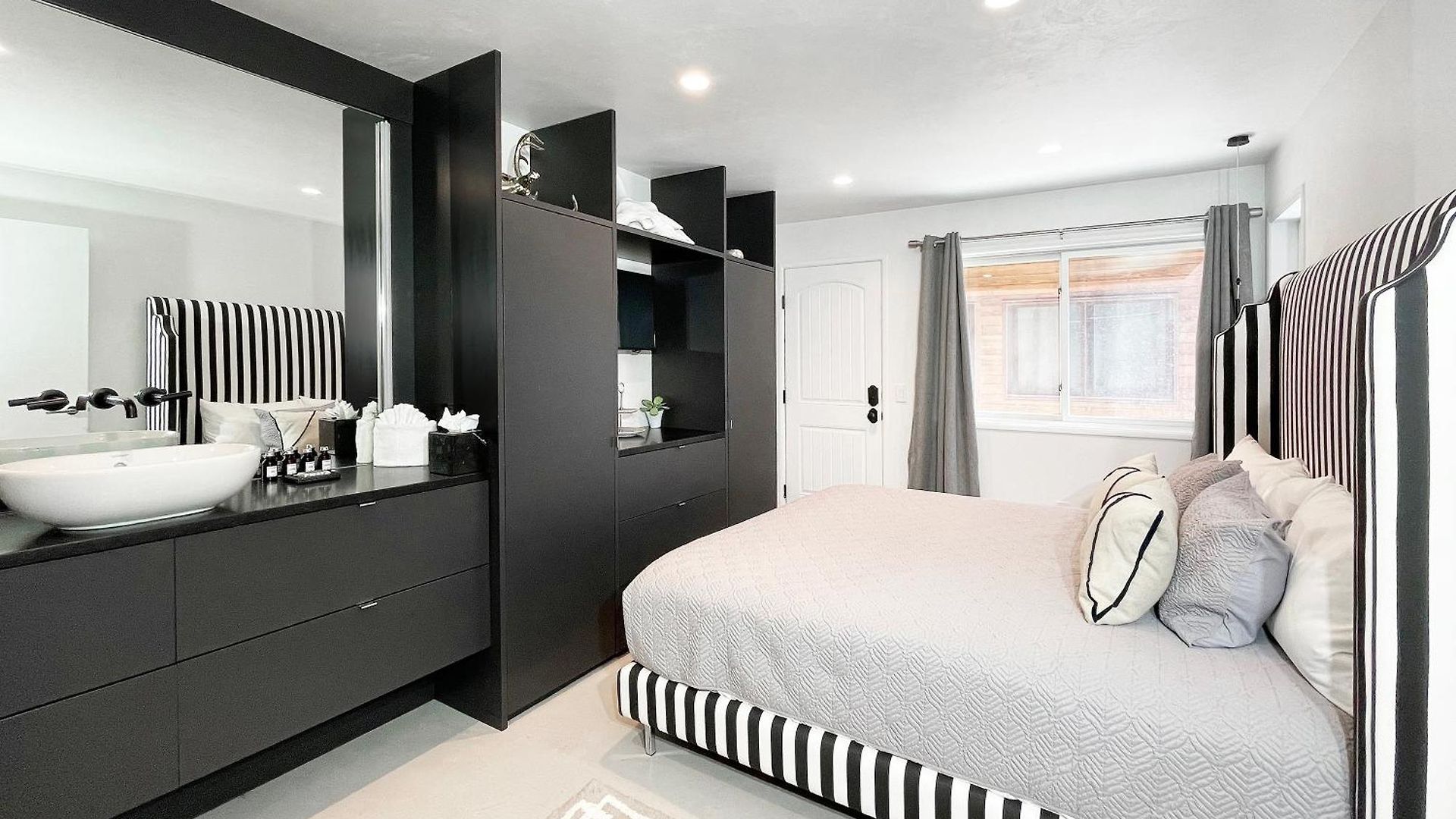 Downtown Modern Creekside Apartment Telluride