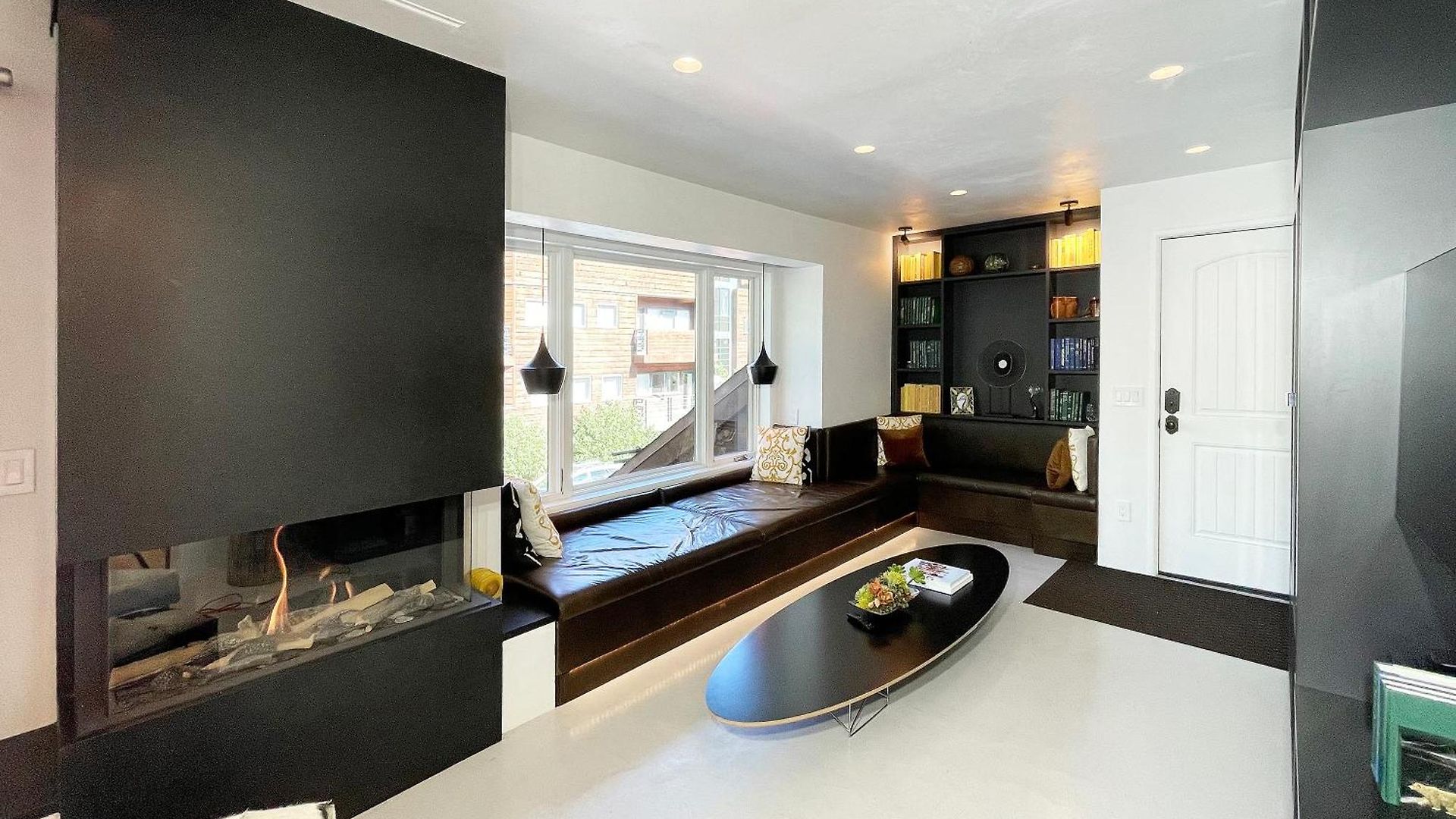 Downtown Modern Creekside *
