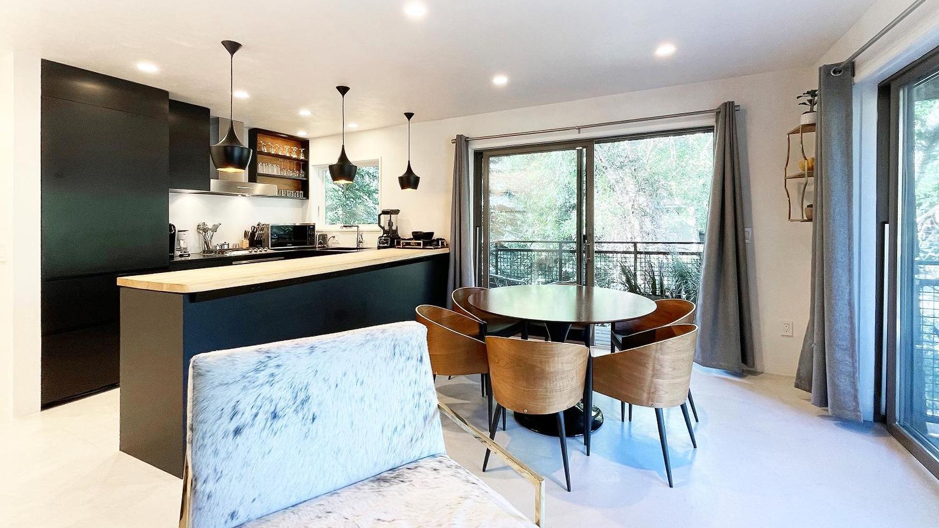 Downtown Modern Creekside *