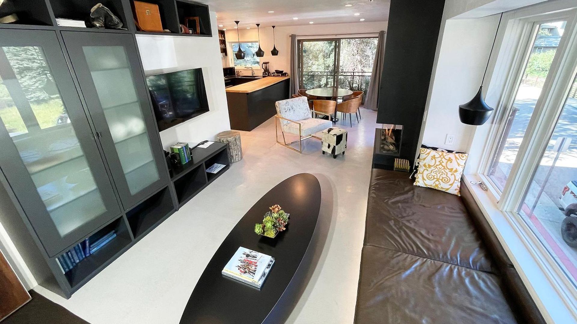 Apartment Downtown Modern Creekside
