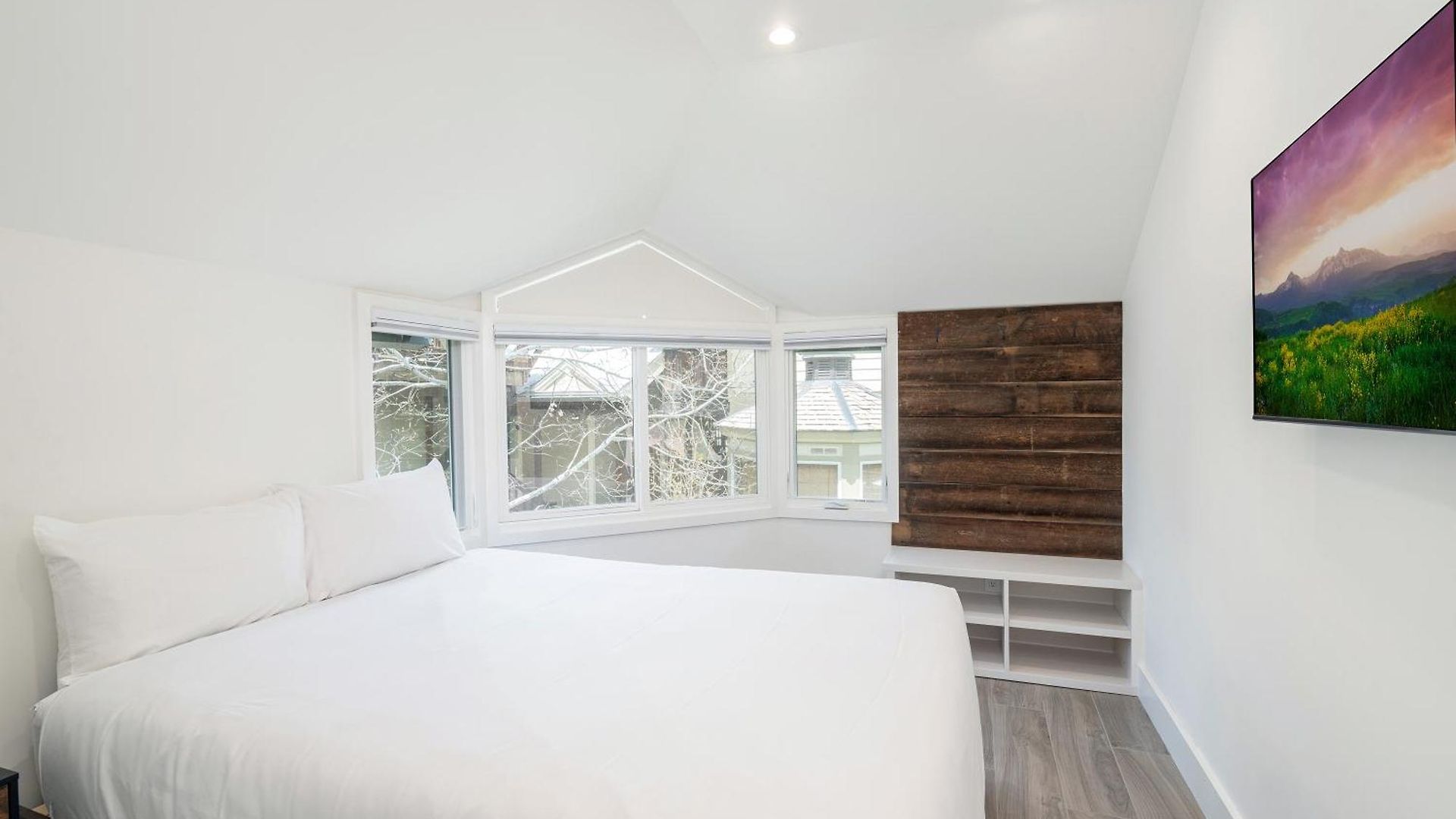 Columbine A By Exceptional Apartment