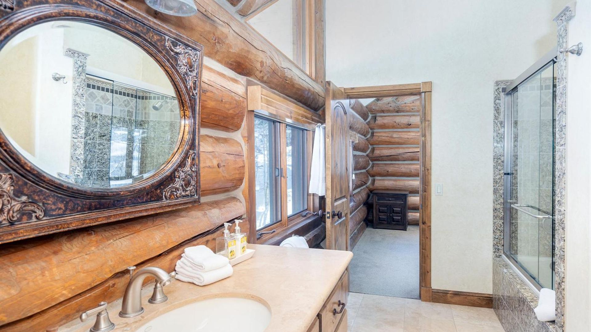Bearpaw Manor By Exceptional Chalet