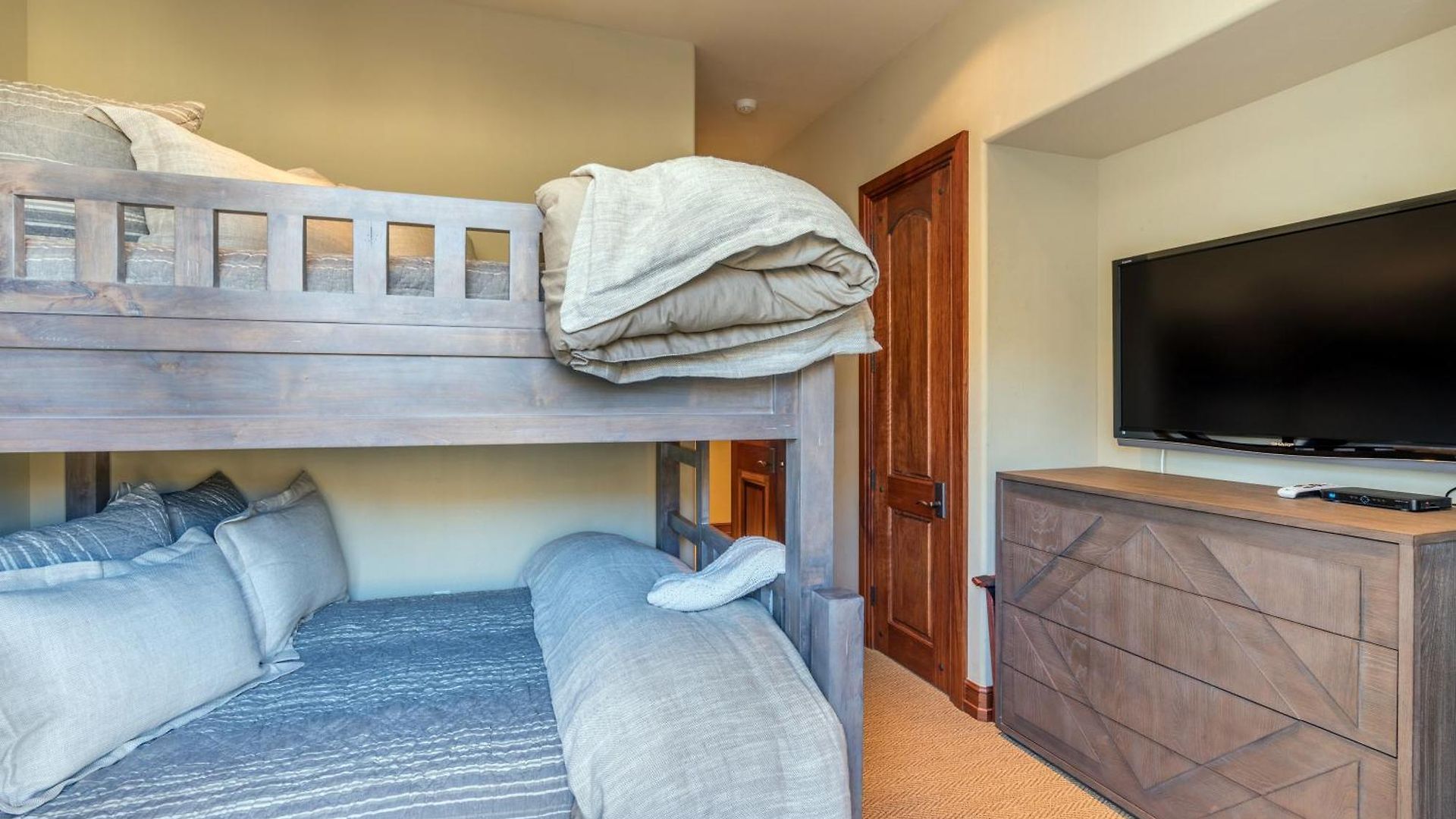 Two Trails By Exceptional Chalet *