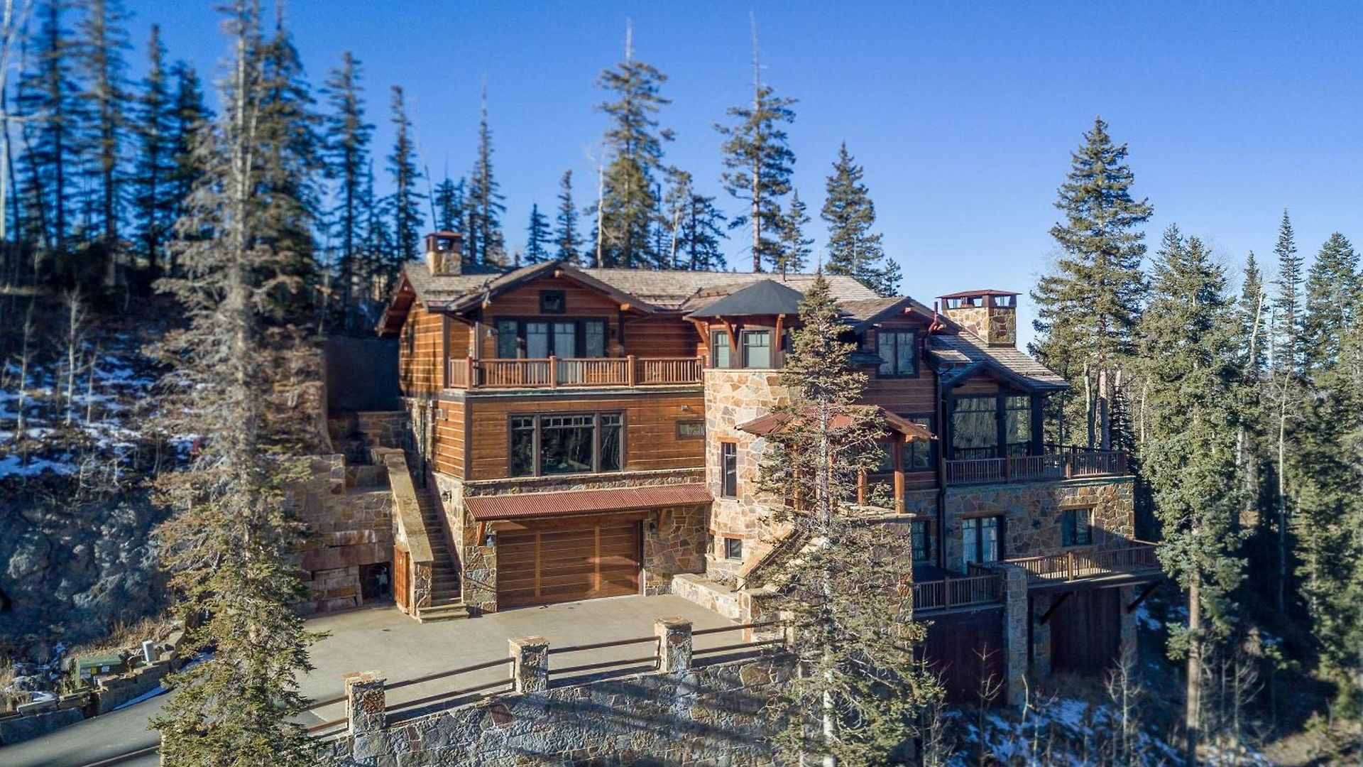 Two Trails By Exceptional Chalet *