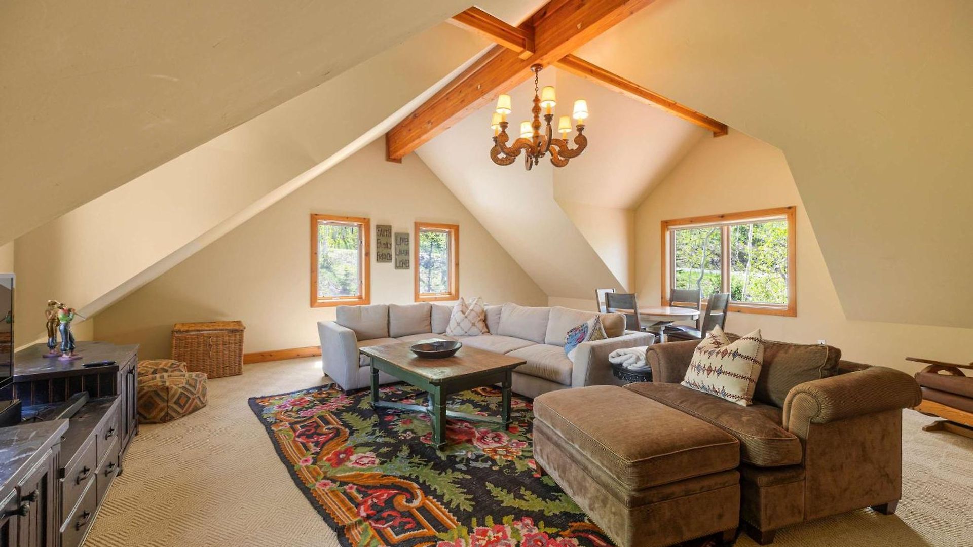 Holiday home Luxury Mountain Retreat With Hot Tub And Views *