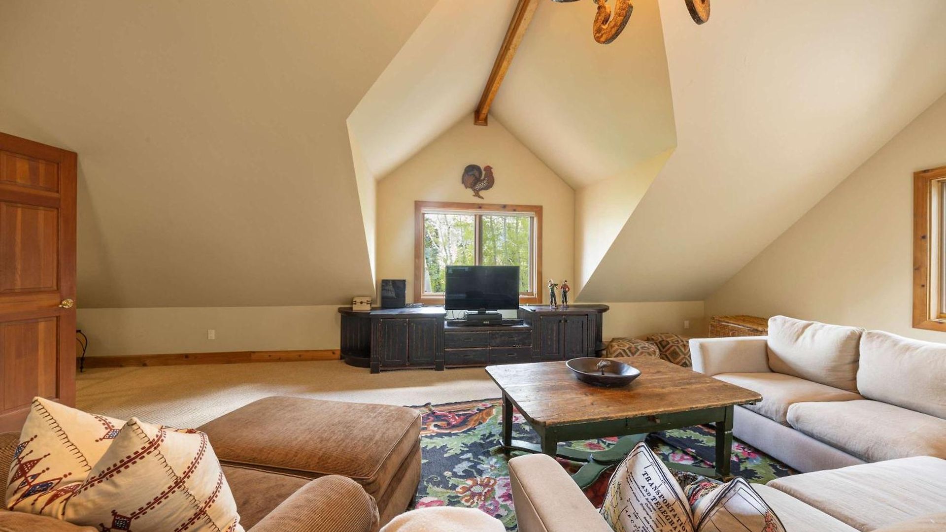Luxury Mountain Retreat With Hot Tub And Views Holiday home