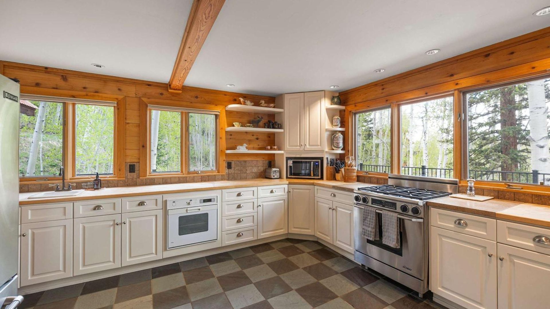Luxury Mountain Retreat With Hot Tub And Views Holiday home *