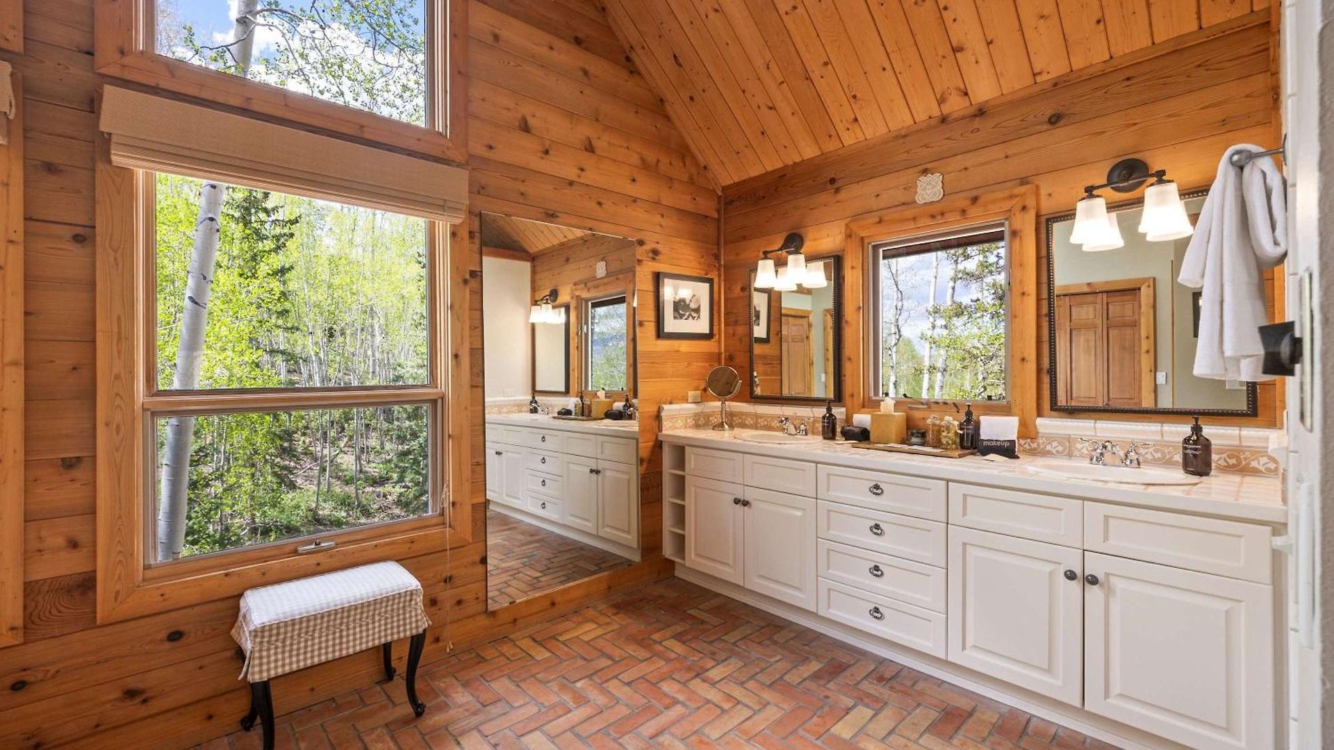 Luxury Mountain Retreat With Hot Tub And Views Holiday home