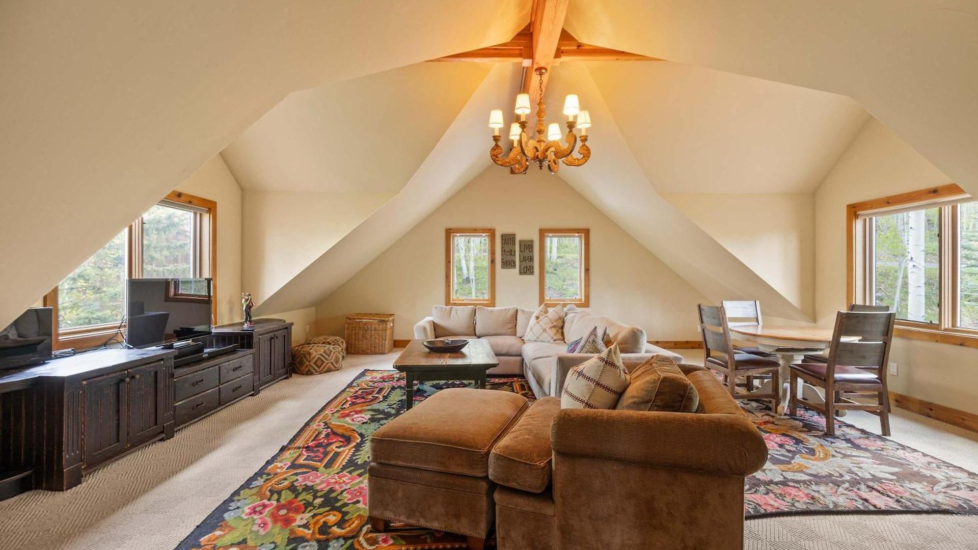Luxury Mountain Retreat With Hot Tub And Views Holiday home *