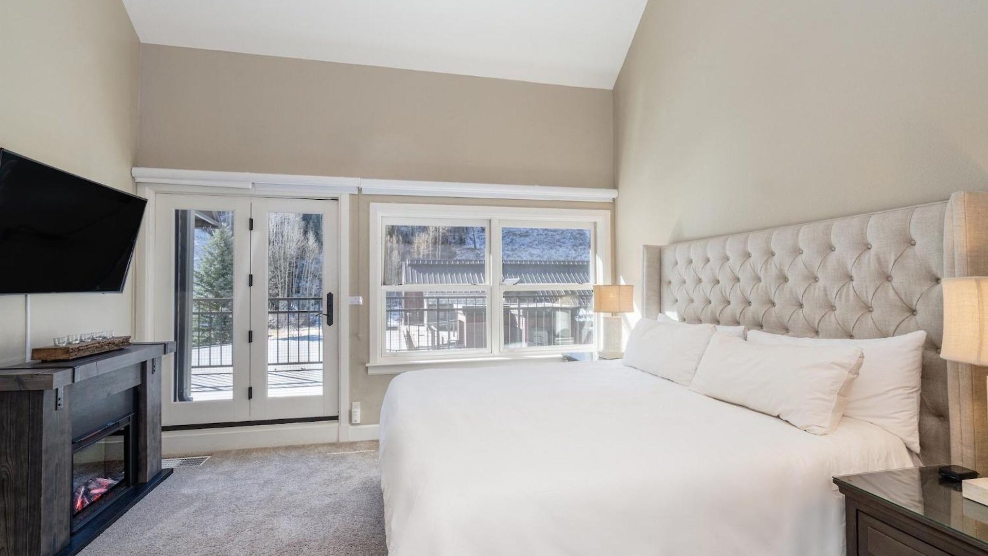 Apartment In Out In Town! Area Views, Fireplace, Hot Tub Telluride