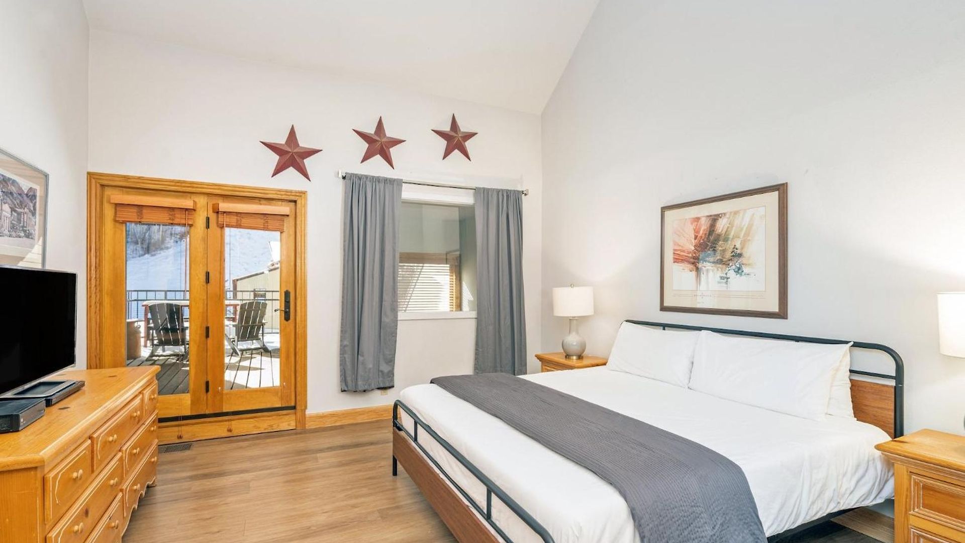 Apartment In Out Lift 7! Deck, Hot Tub, Garage Parking *