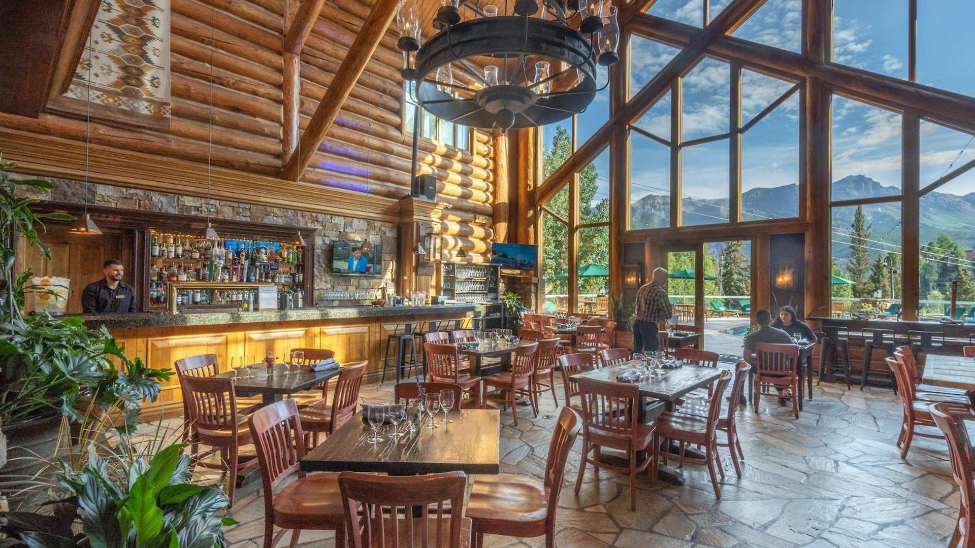 Mountain Village Getaway With Pool & Hot Tub *